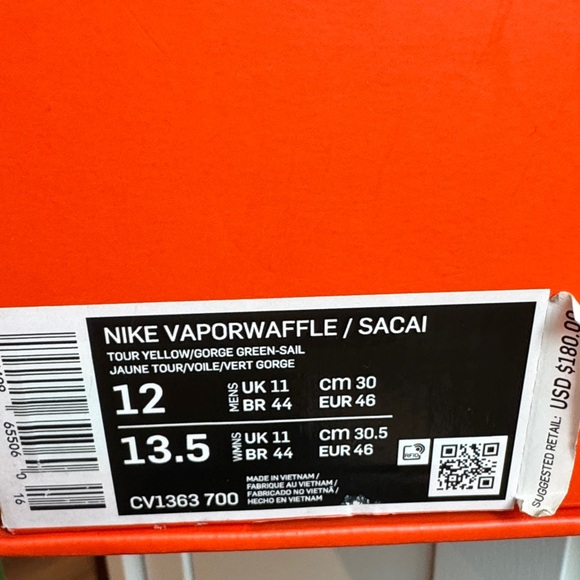 Nike Men’s Vaporwaffle / Sacai Sneaker - Picture 6 of 6